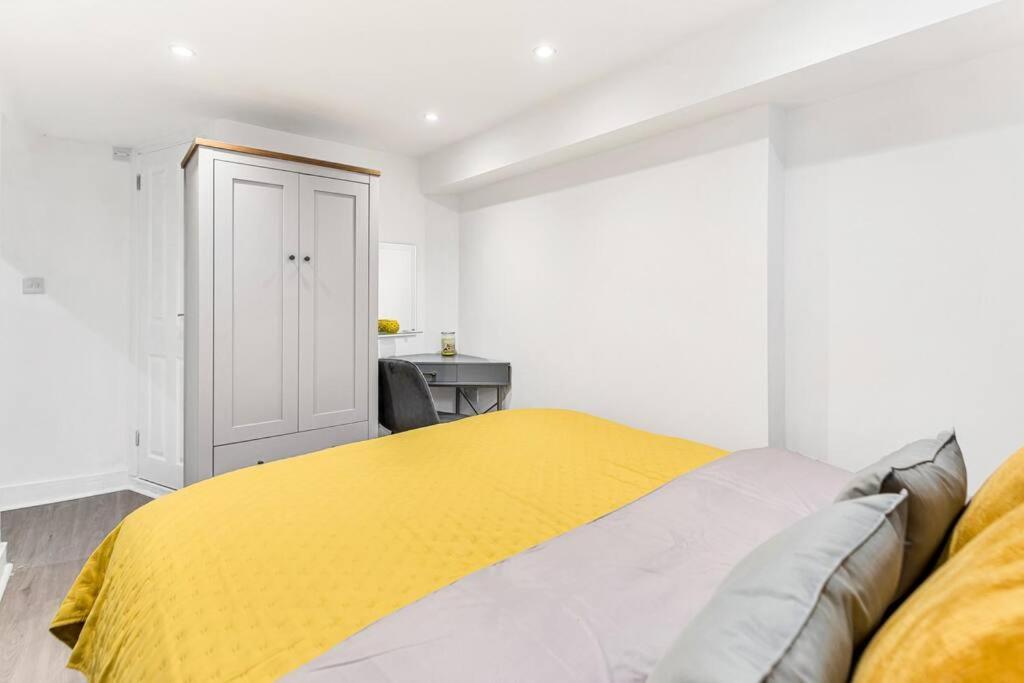 Luxstay Holland Park Apartment With Ac 伦敦 外观 照片