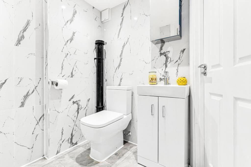 Luxstay Holland Park Apartment With Ac 伦敦 外观 照片