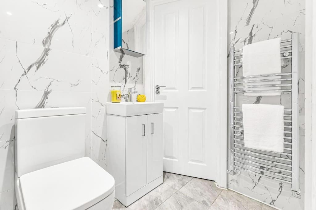 Luxstay Holland Park Apartment With Ac 伦敦 外观 照片
